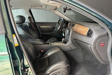 Interior image of 2003 Jaguar S-Type R