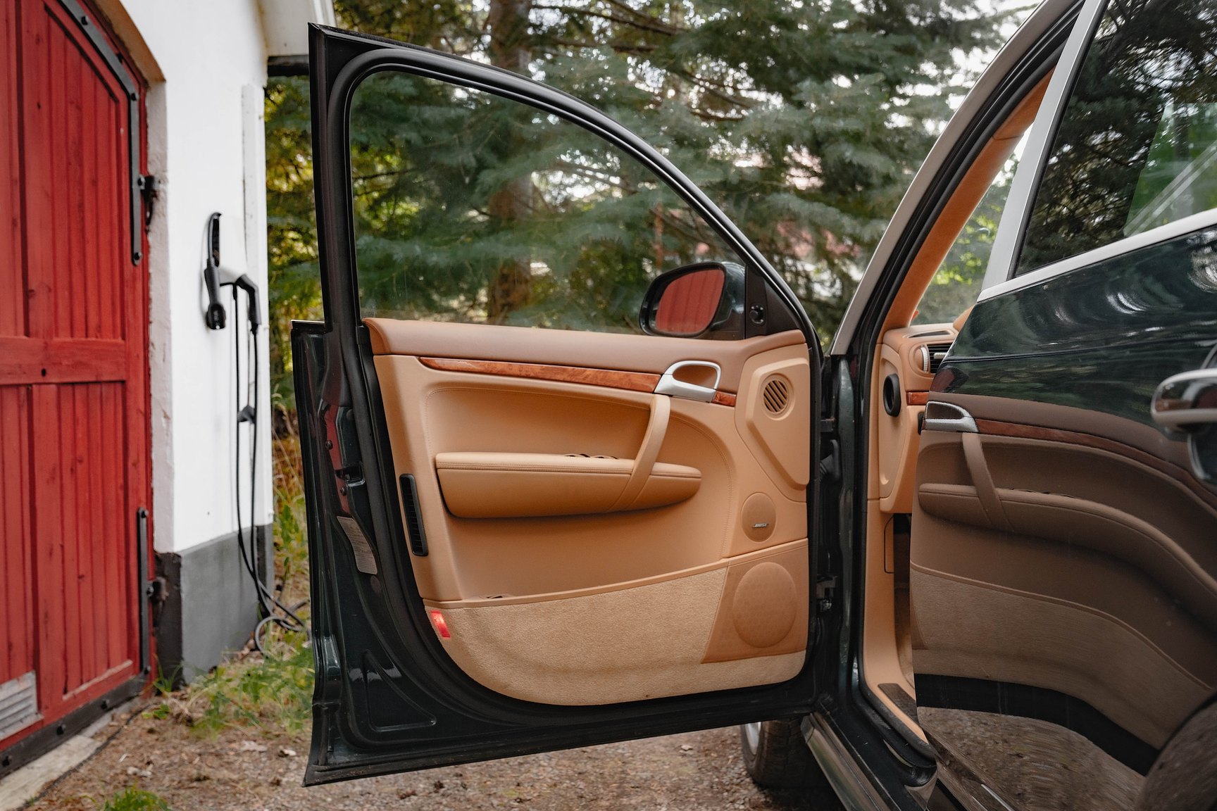 Interior image of 2005 Porsche Cayenne Turbo WLS