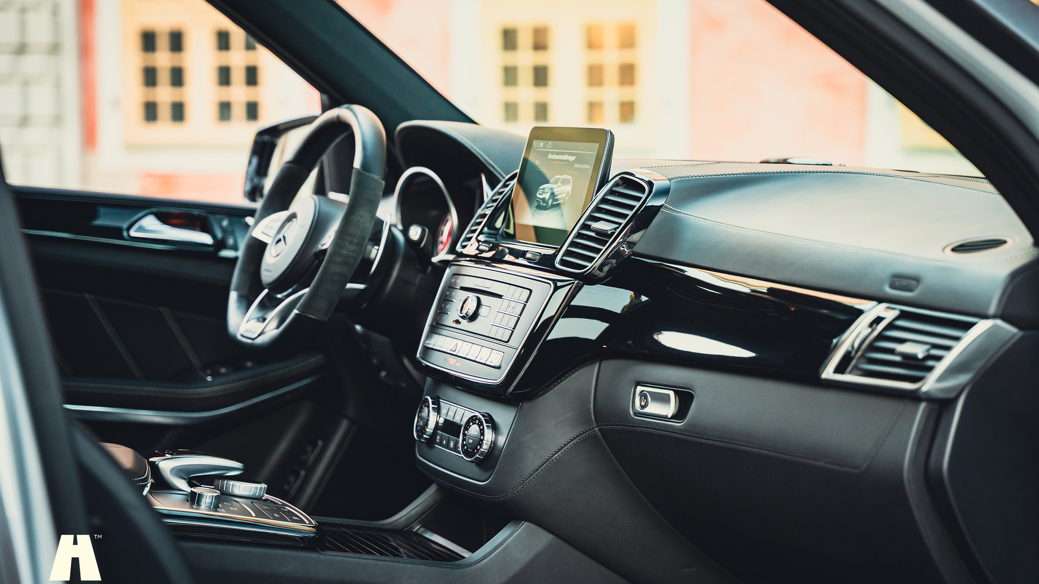 Innenraumfoto von 2017 Mercedes-Benz GLS 63 AMG (11)