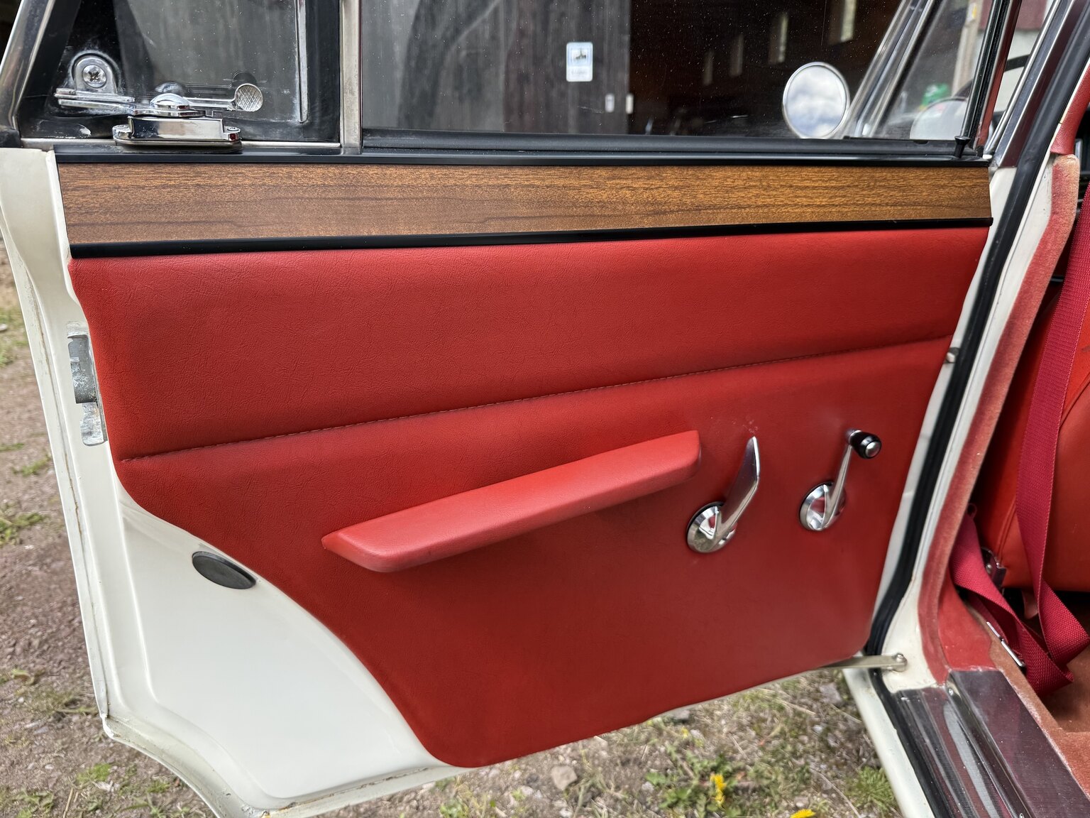 Interior image of 1967 Rover 2000 TC 2.0 OHC