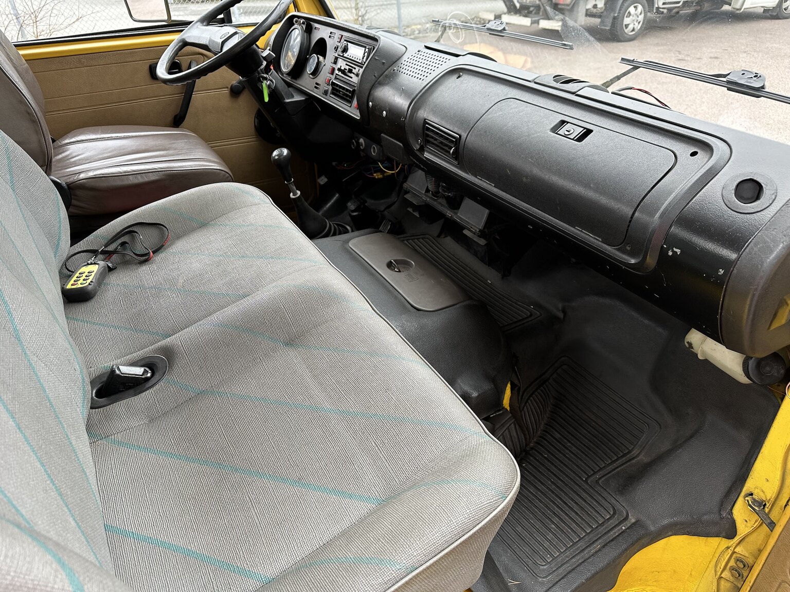 Innenraumfoto von 1981 Volkswagen LT45 biltransport (17)