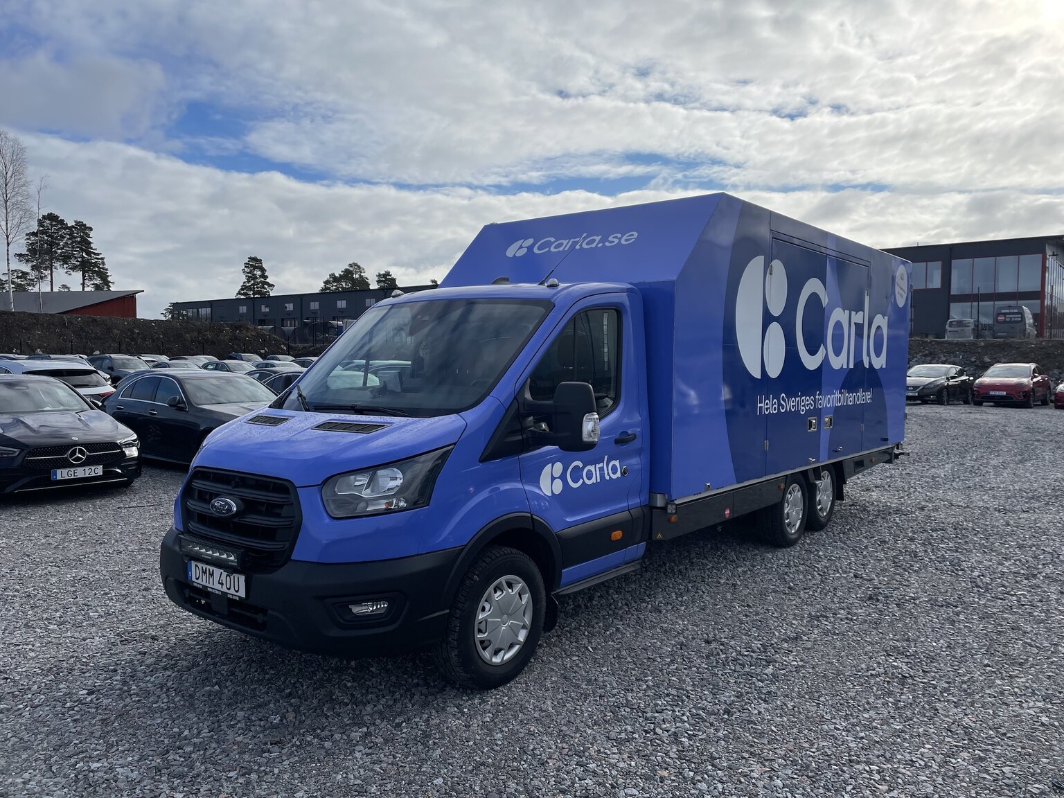 Exteriörbild på 2022 Ford Transit fordonstransport