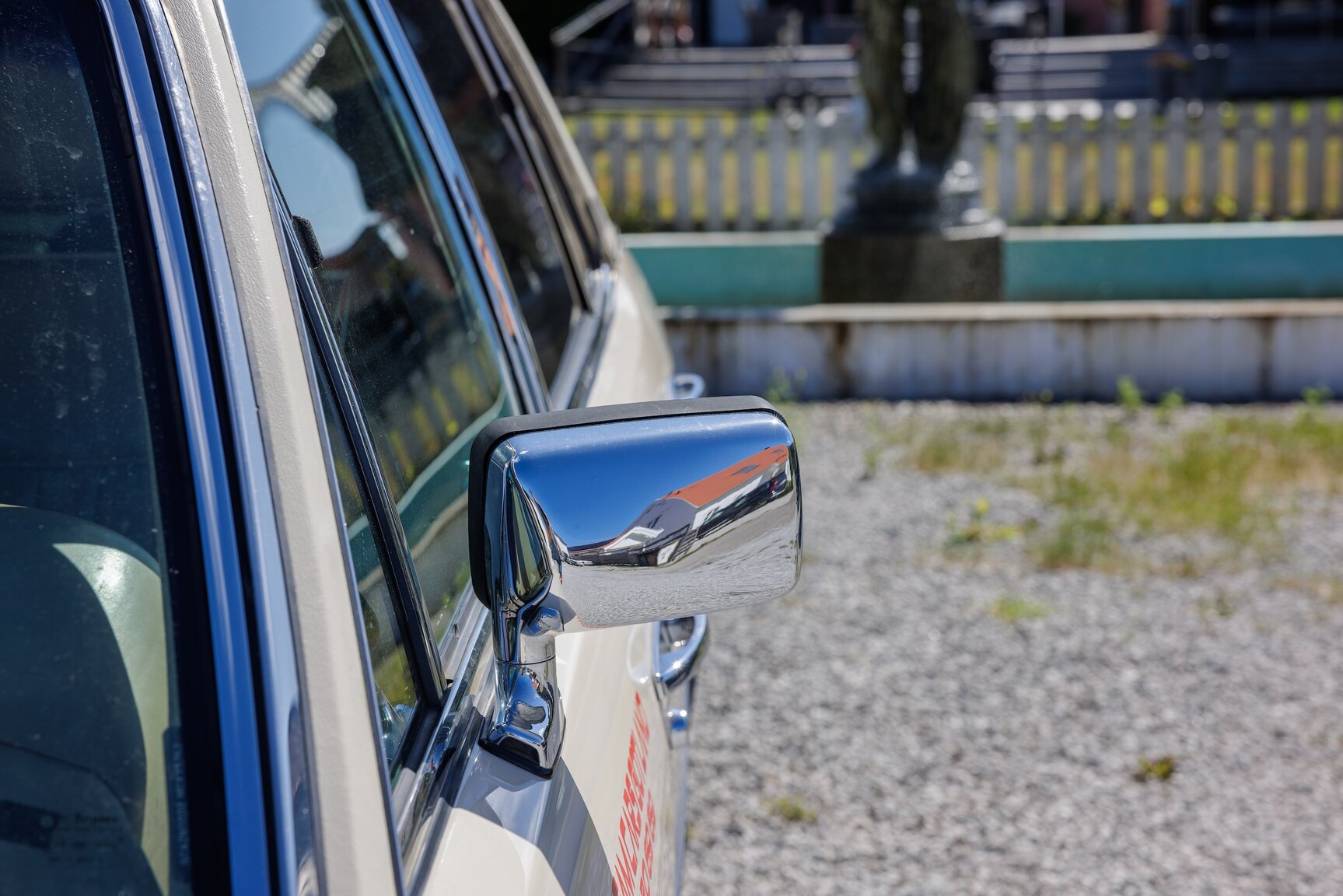 Exterior image of 1991 Rolls Royce Silver Spur LWB