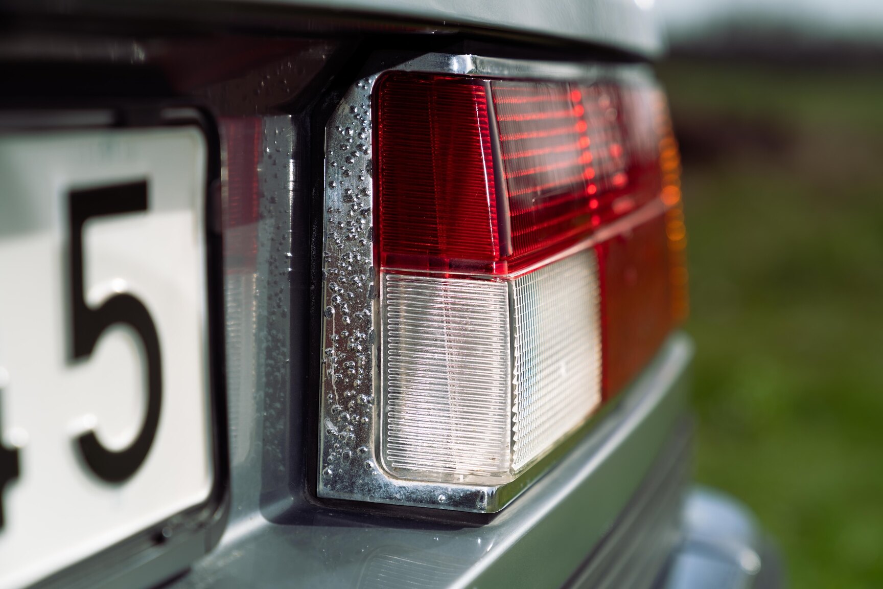 Exterior image of 1986 BMW 635 CSi (40)
