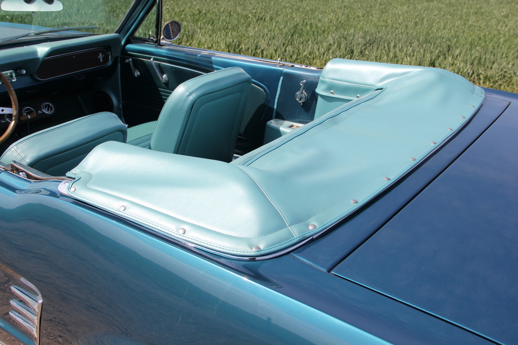 Exterior image of 1966 Ford Mustang 289 Cabriolet (29)