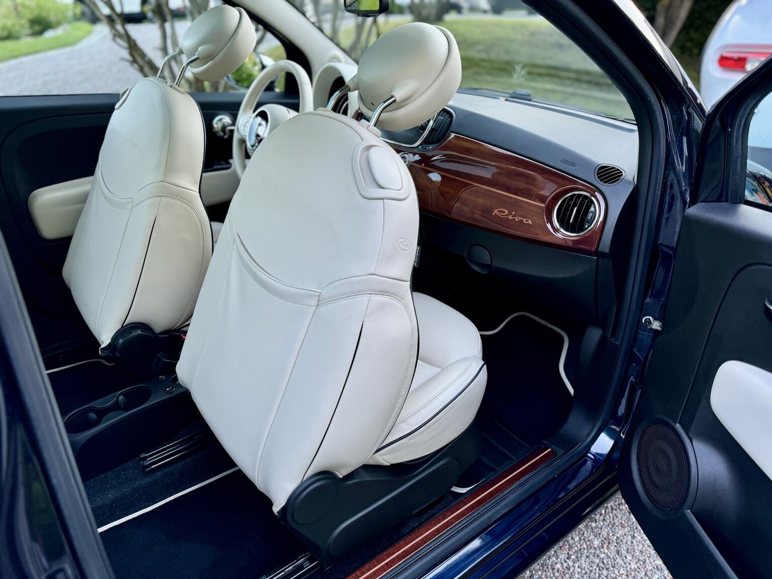 Interiörbild 2017 Fiat 500 Riva