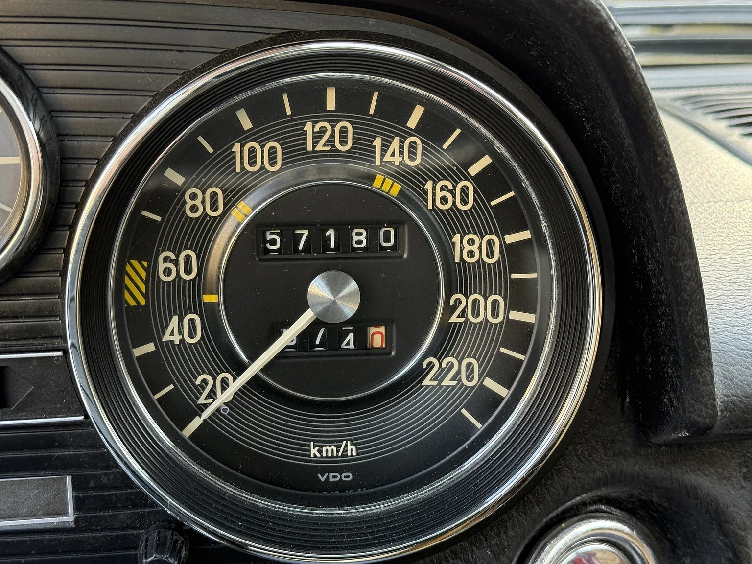 Innenraumfoto von 1974 Mercedes-Benz 230 Automatic (10)
