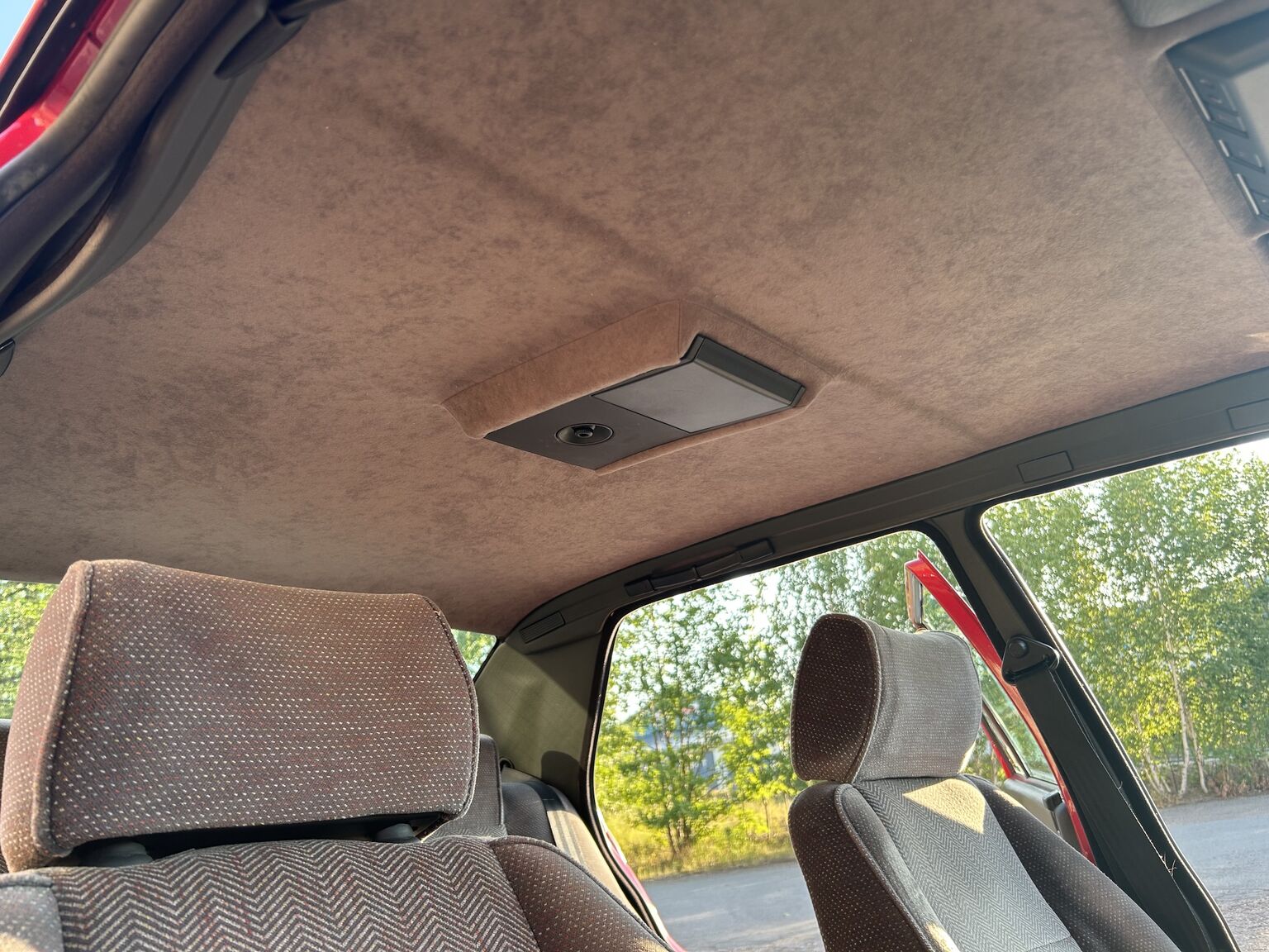 Innenraumfoto von 1988 Alfa Romeo 75 (11)