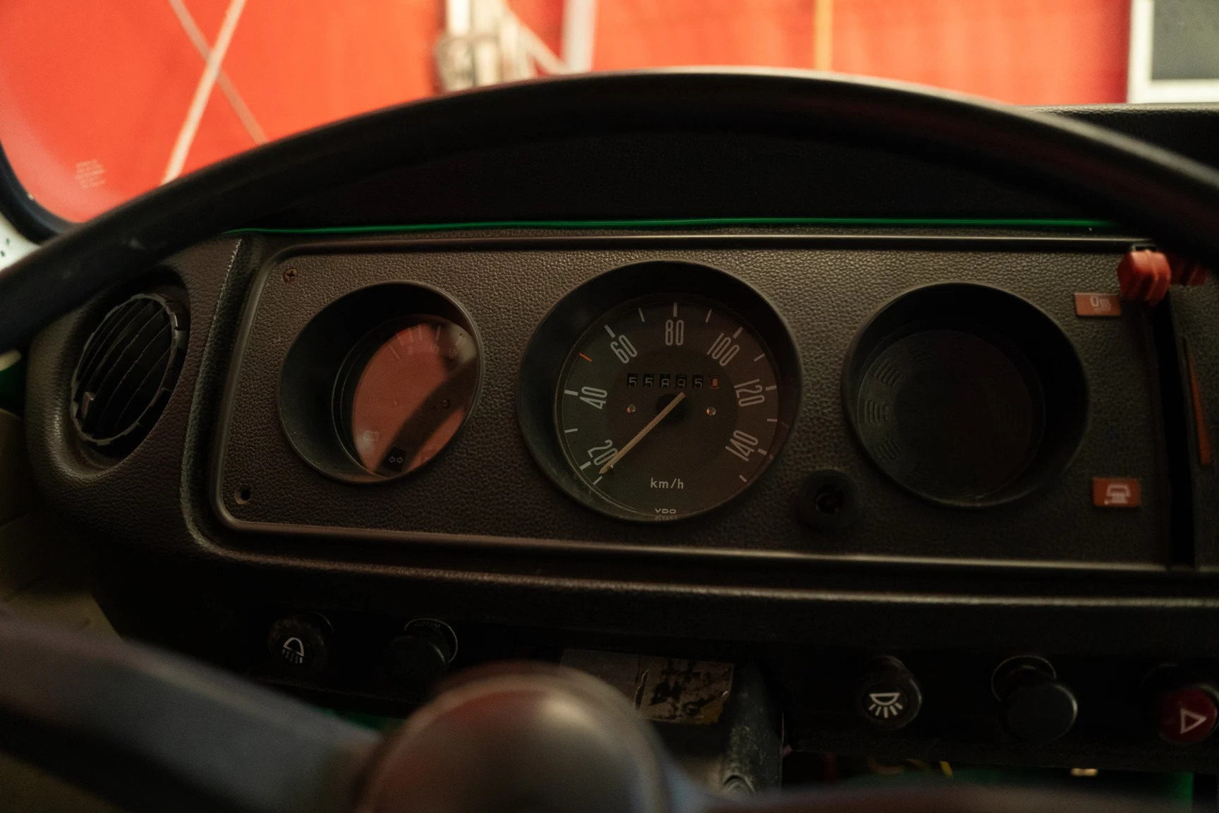 Interior image of 1974 Volkswagen Typ 2 Bay Window (8)