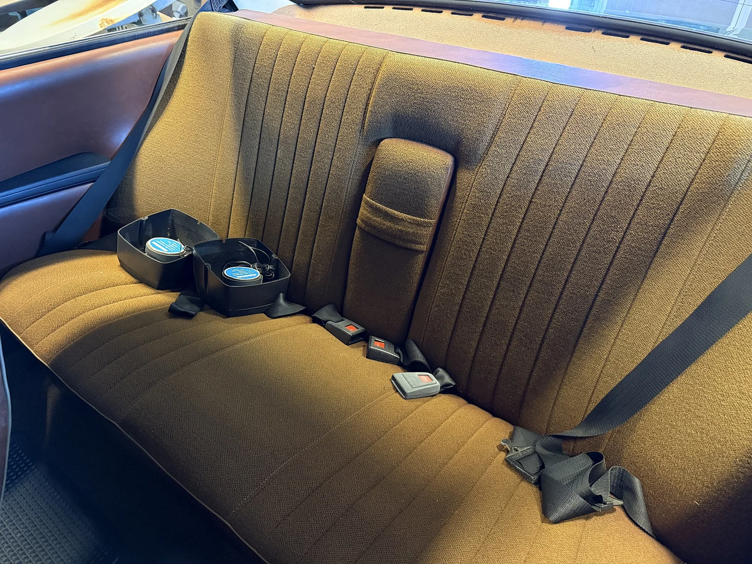 Innenraumfoto von 1973 Volvo 142 2.0 Deluxe (19)