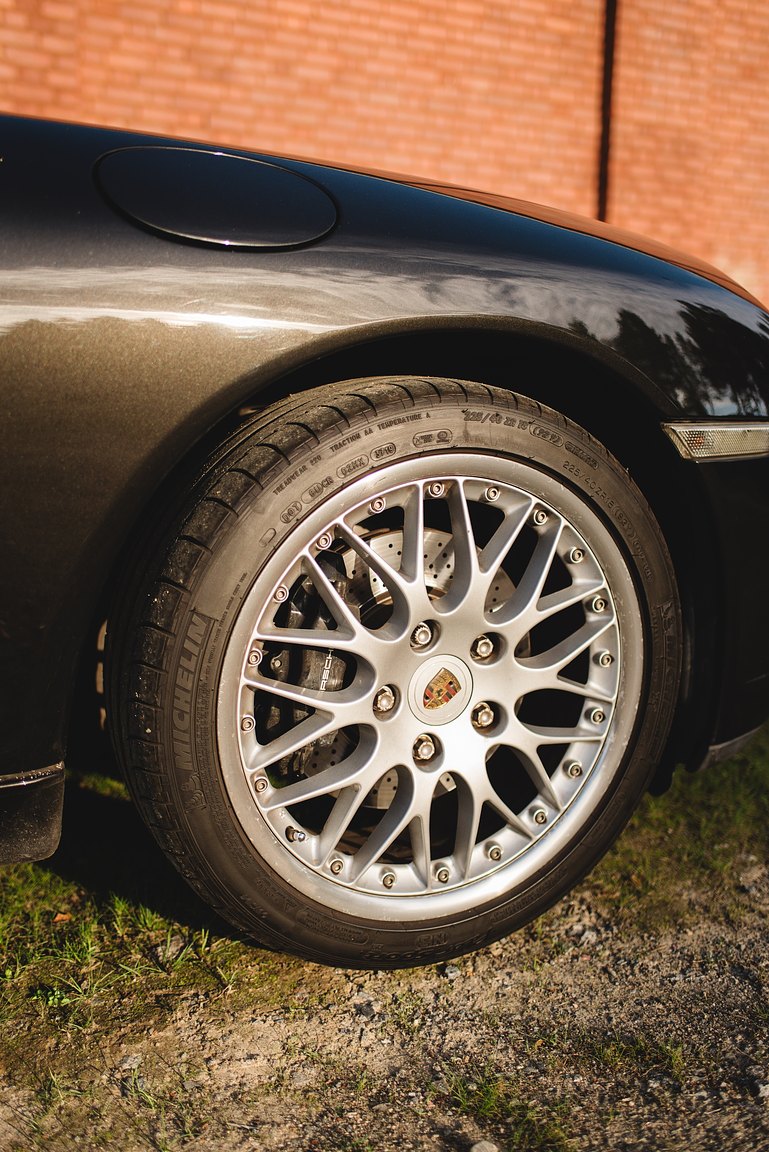Exterior image of 1998 Porsche 996 Carrera 
