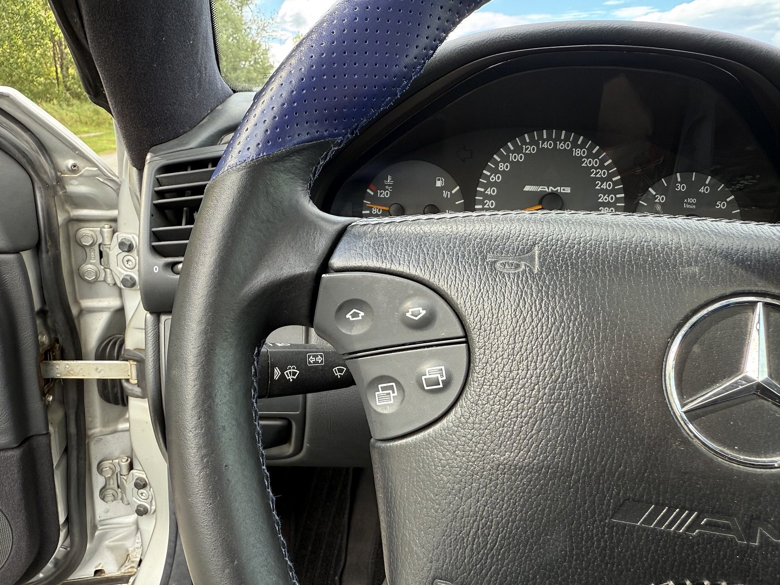 Interior image of 2000 Mercedes-Benz CLK 55 AMG Coupé
