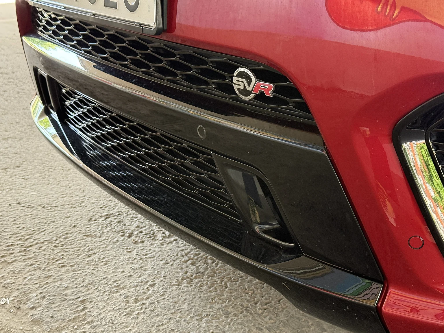 Exteriörbild på 2017 Range Rover Sport SVR (87)