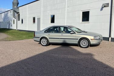 Exterior image of 1999 Volvo S80