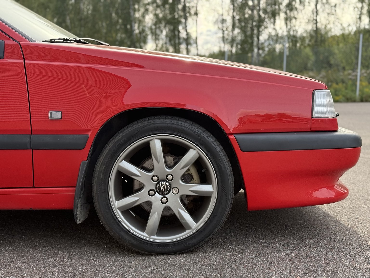 Exterior image of 1997 Volvo 850 R Kombi