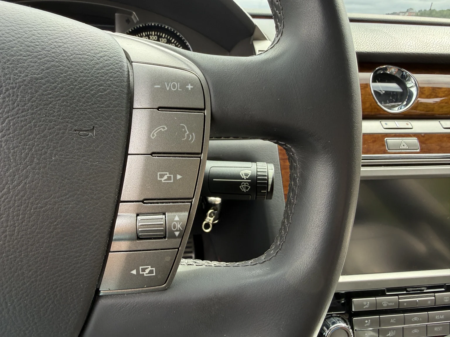 Interiörbild 2013 Volkswagen Phaeton 3.0 TDI (30)