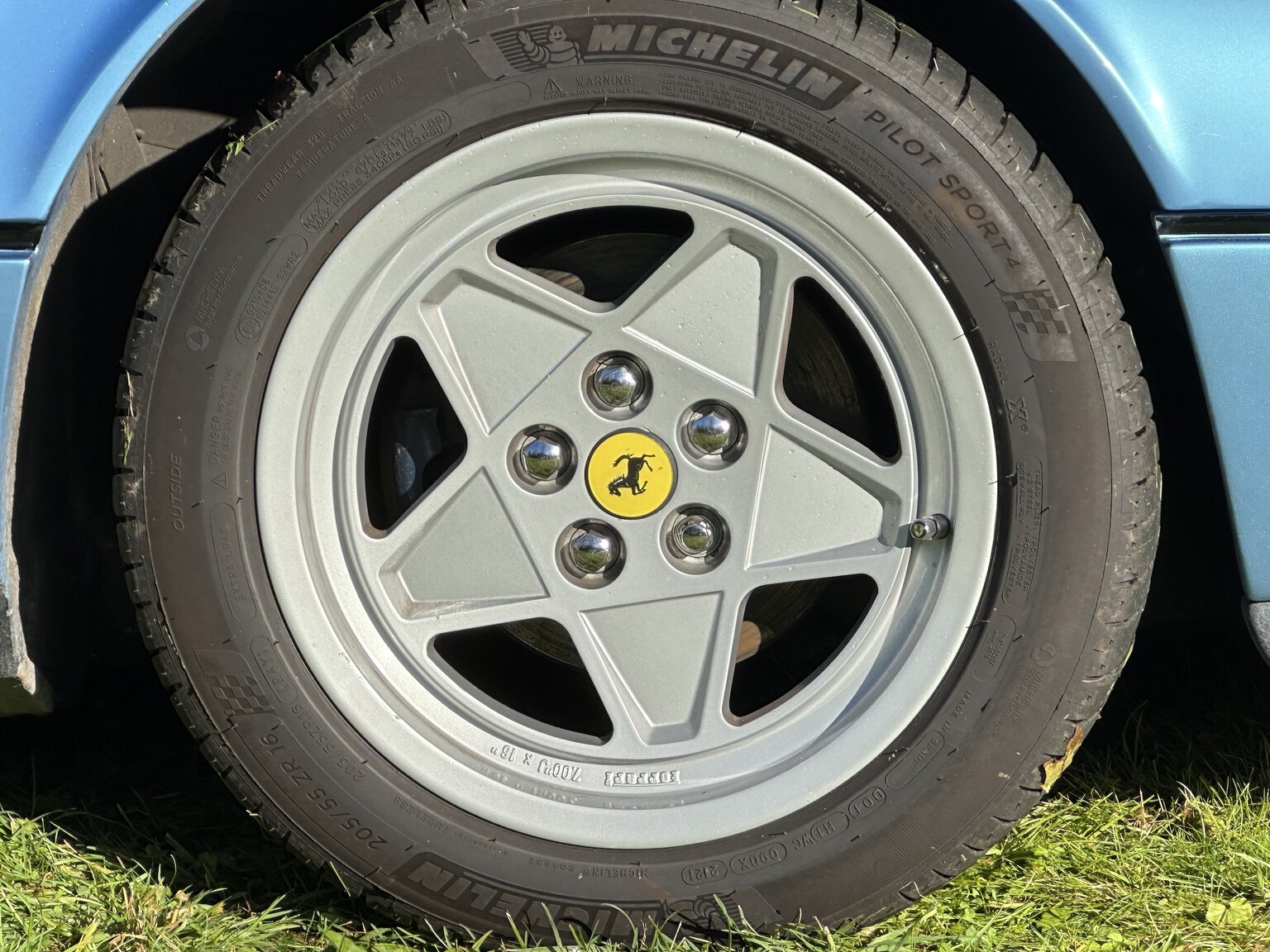 Aussenfoto 1986 Ferrari 328 GTS