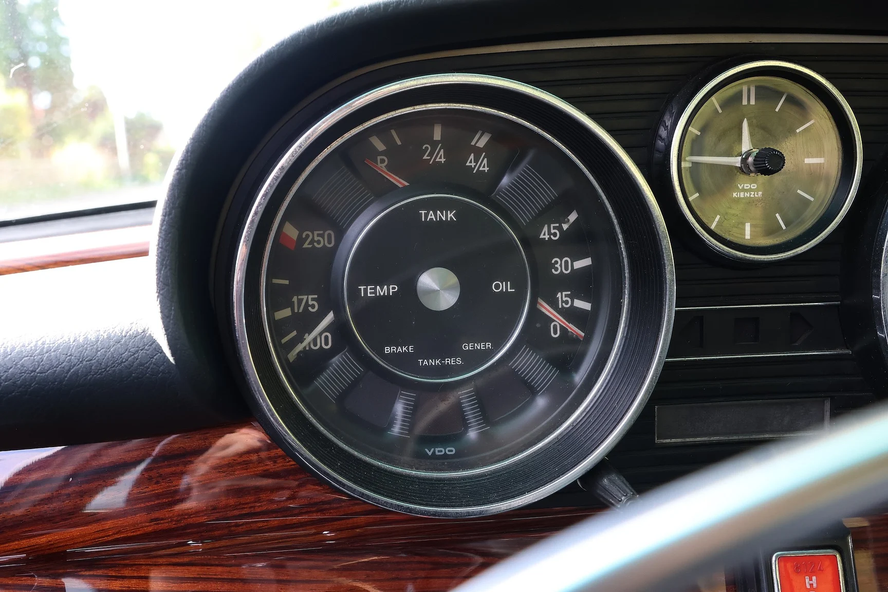 Interior image of 1972 Mercedes-Benz 280 SE 4.5  (41)