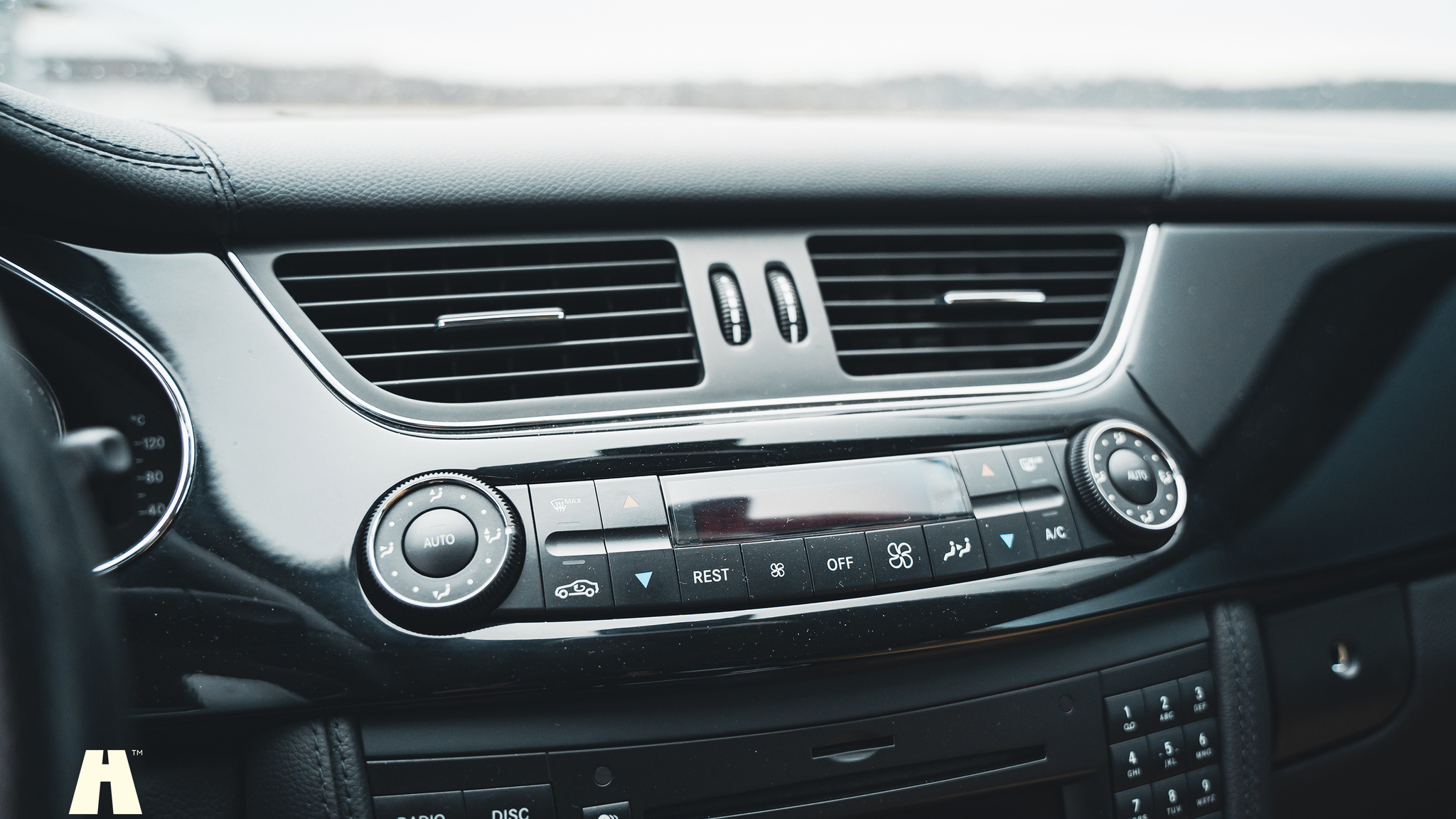 Innenraumfoto von 2008 Mercedes-Benz CLS 63 AMG (44)