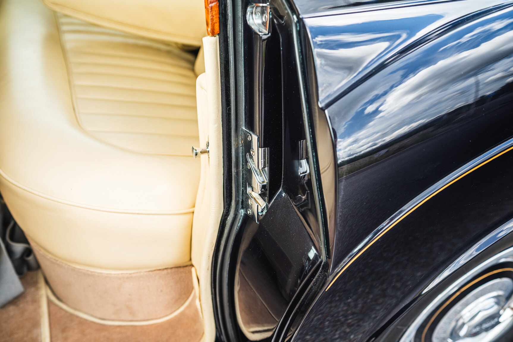 Interior image of 1960 Bentley S2 Continental 