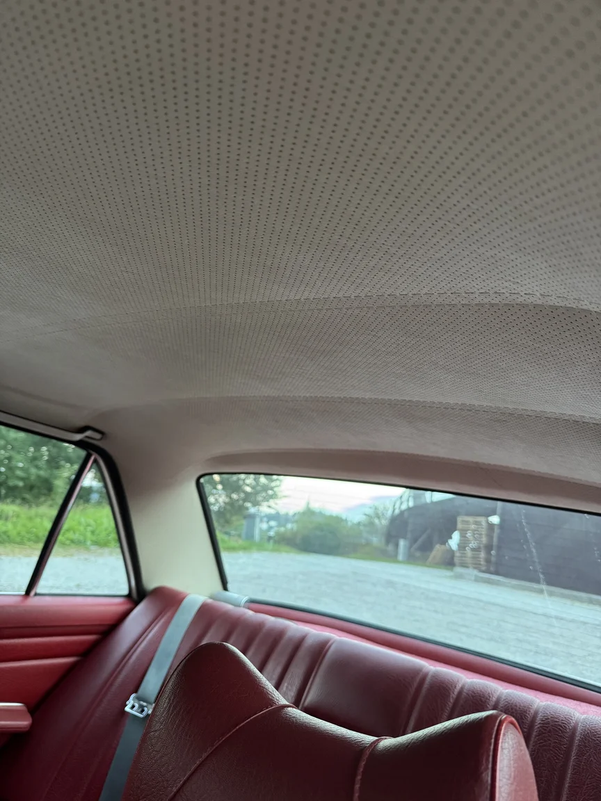 Interior image of 1972 Mercedes-Benz 200 (16)