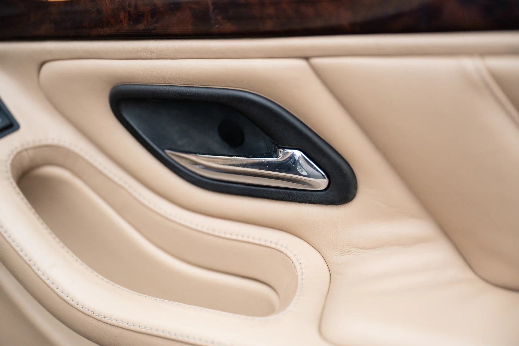 Interior image of 1996 BMW 740 iA - NO RESERVE (37)