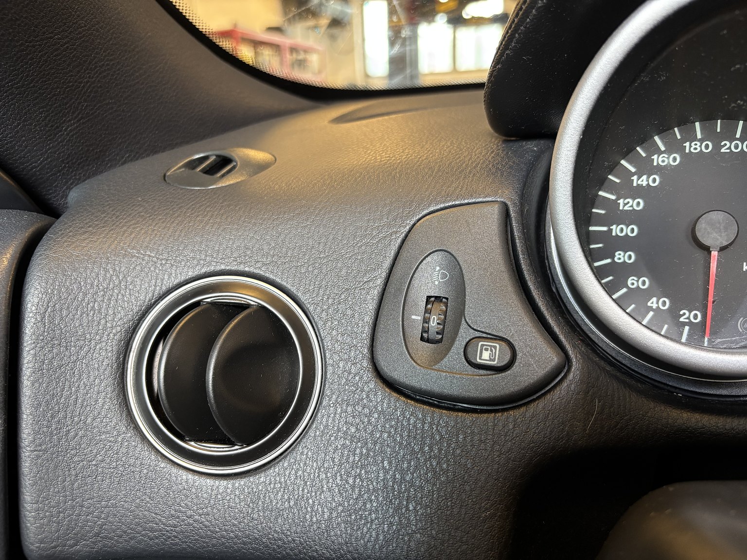 Interior image of 2000 Alfa Romeo Spider 2.0 T.Spark 16V
