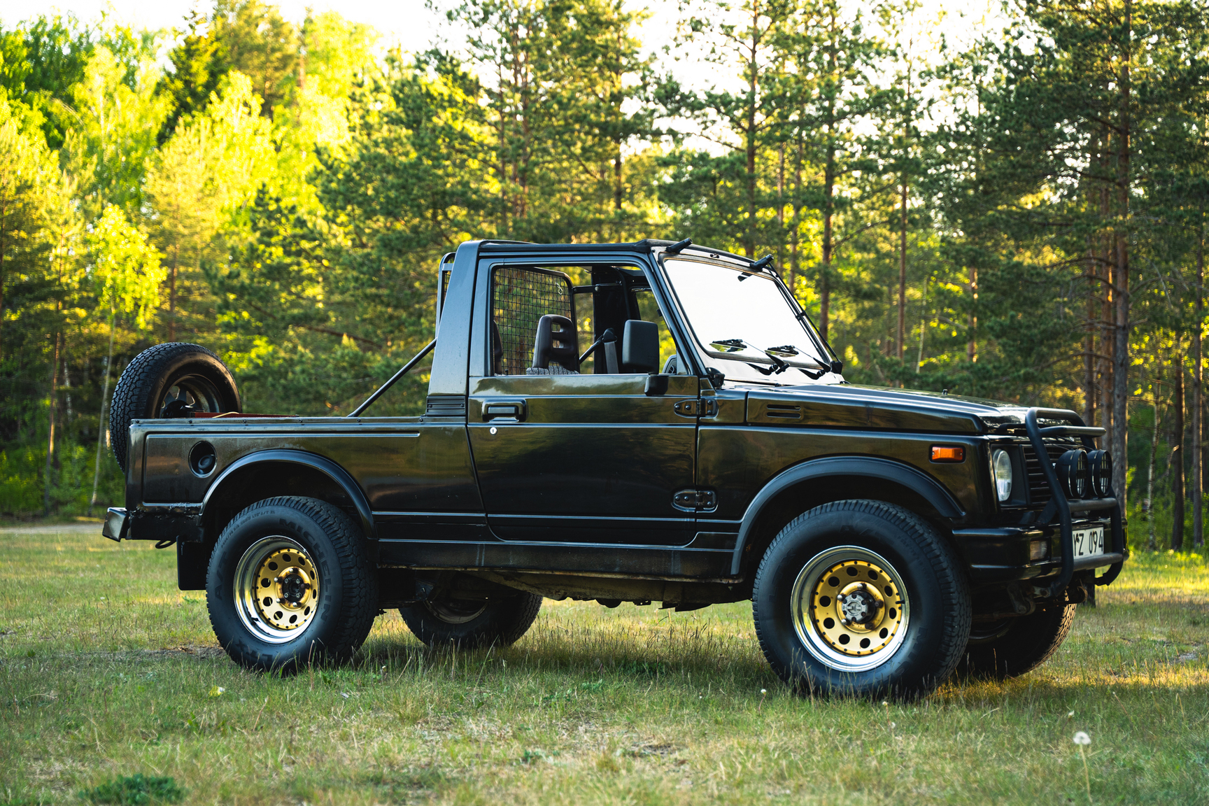 Exterior image of 1987 Suzuki SJ413 long