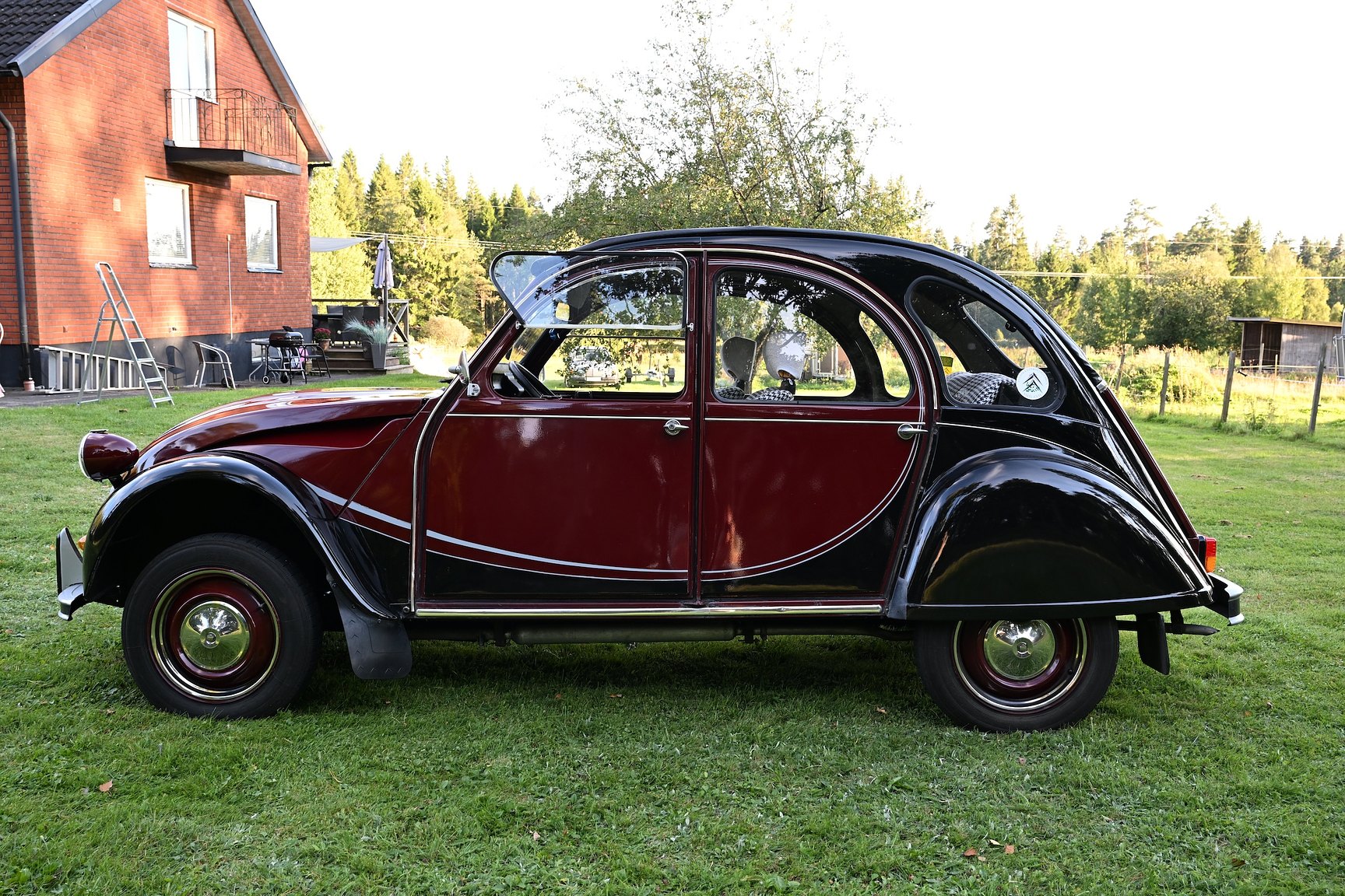 Exterior image of 1981 Citroën 2CV Charleston
