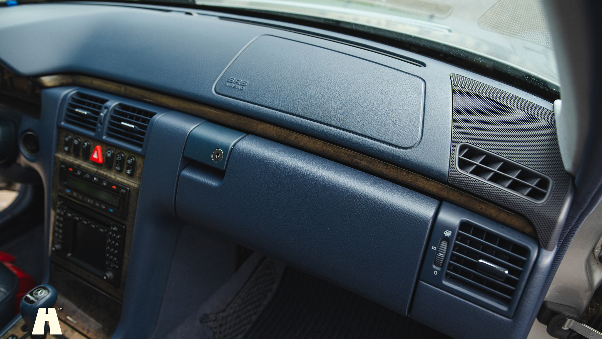 Innenraumfoto von 2000 Mercedes E430