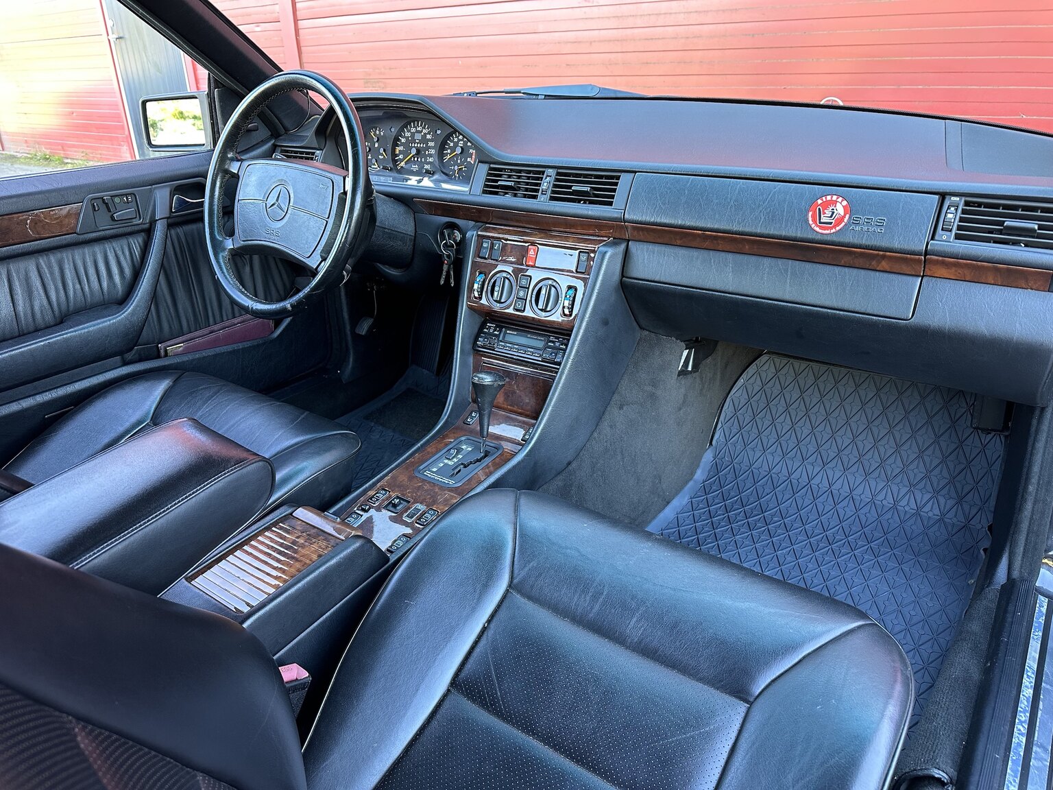 Interiörbild 1990 Mercedes-Benz 300 CE 24V