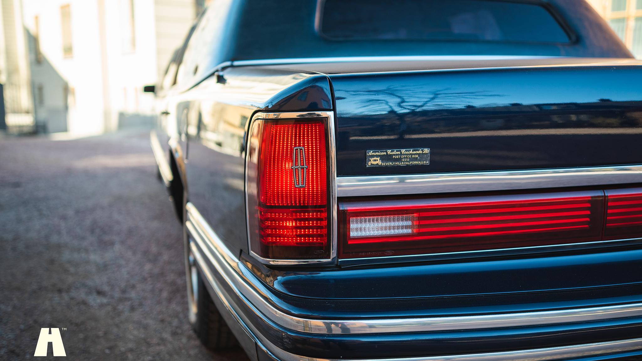 Exteriörbild på 1992 Lincoln Town Car Limousine 