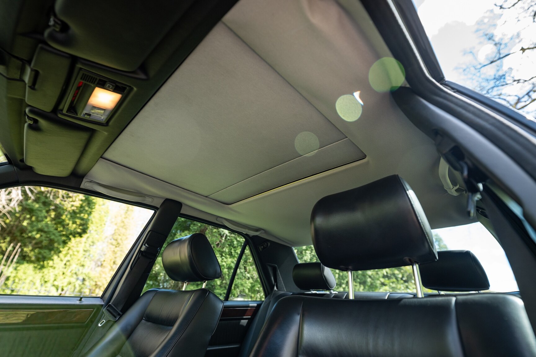 Interior image of 1993 Mercedes-Benz 400 E