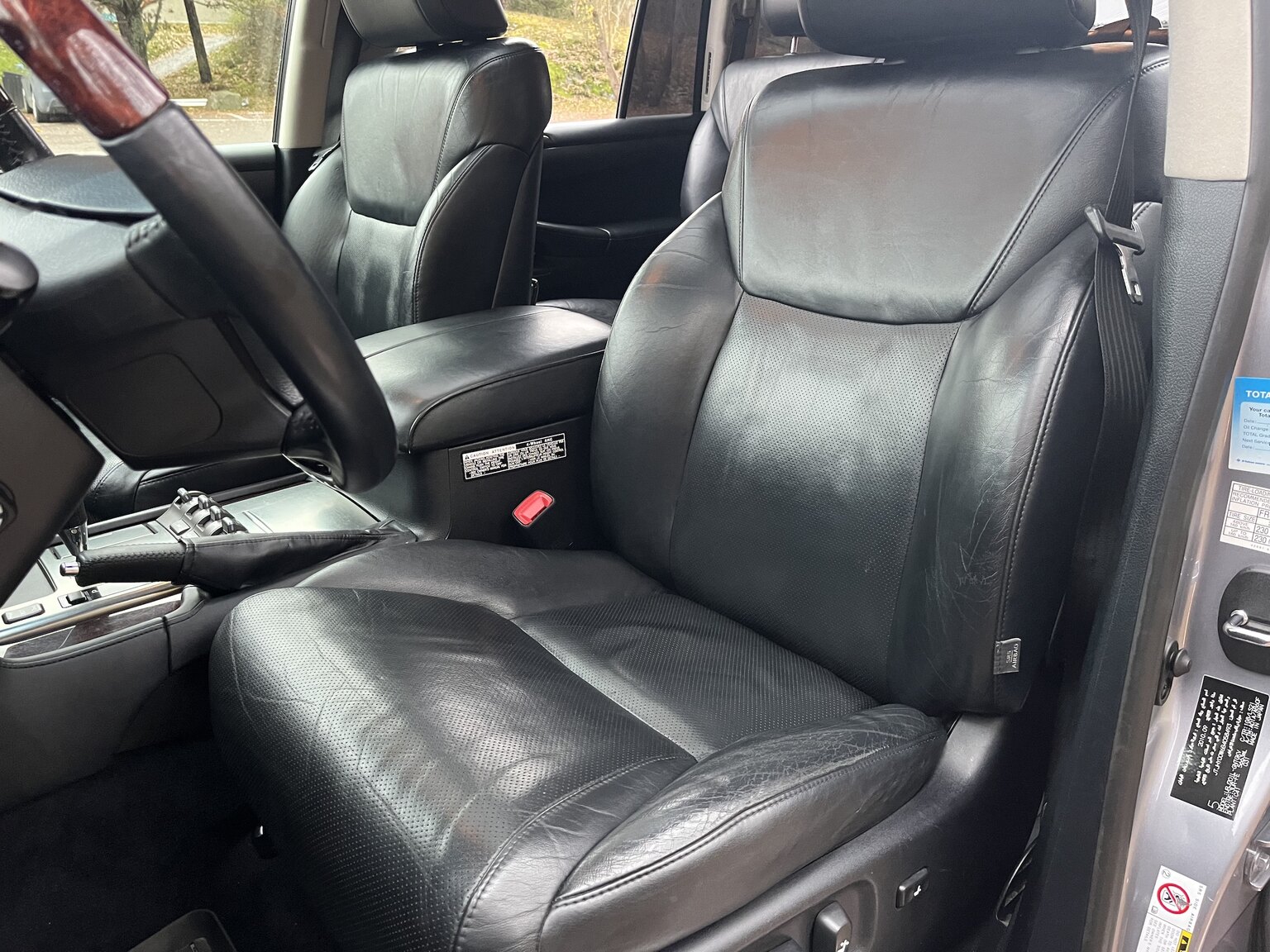 Innenraumfoto von 2011 Lexus LX570