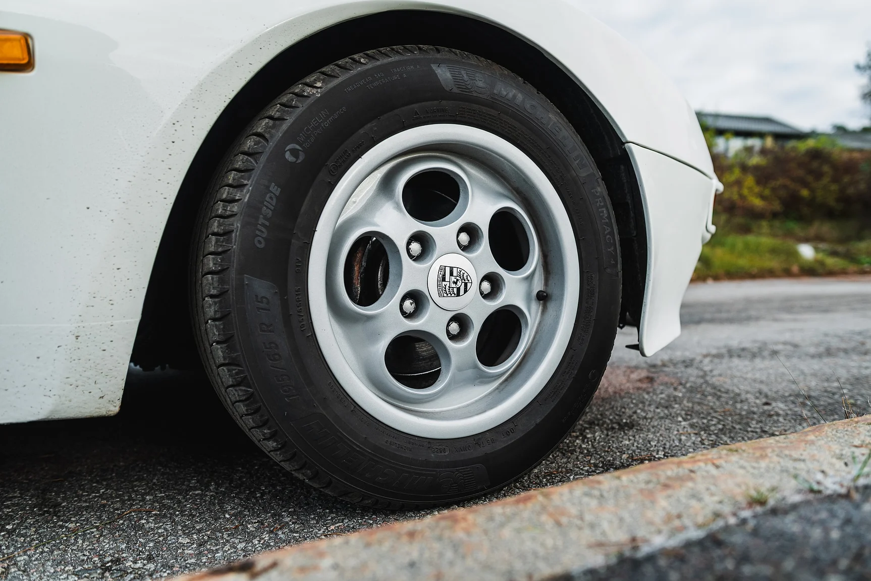 Exterior image of 1986 Porsche 944R (38)