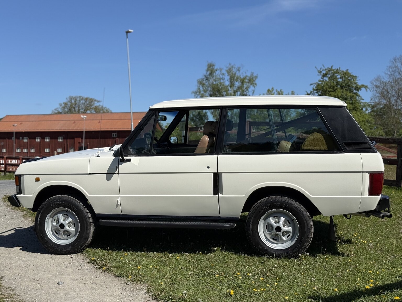 Exterior image of 1985 Land Rover Range Rover 3.5 V8