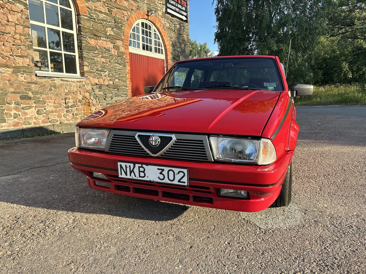 Exterior image of 1988 Alfa Romeo 75 (5)