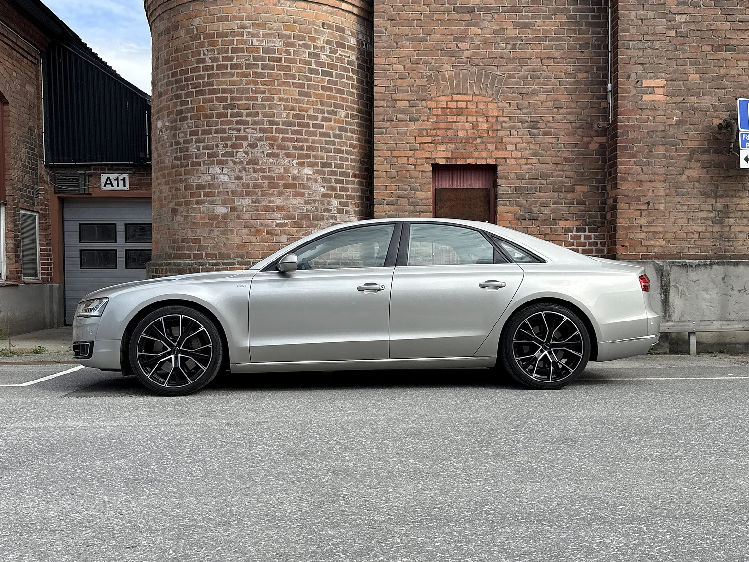 Exterior image of 2014 Audi A8 4.0 TFSI (74)