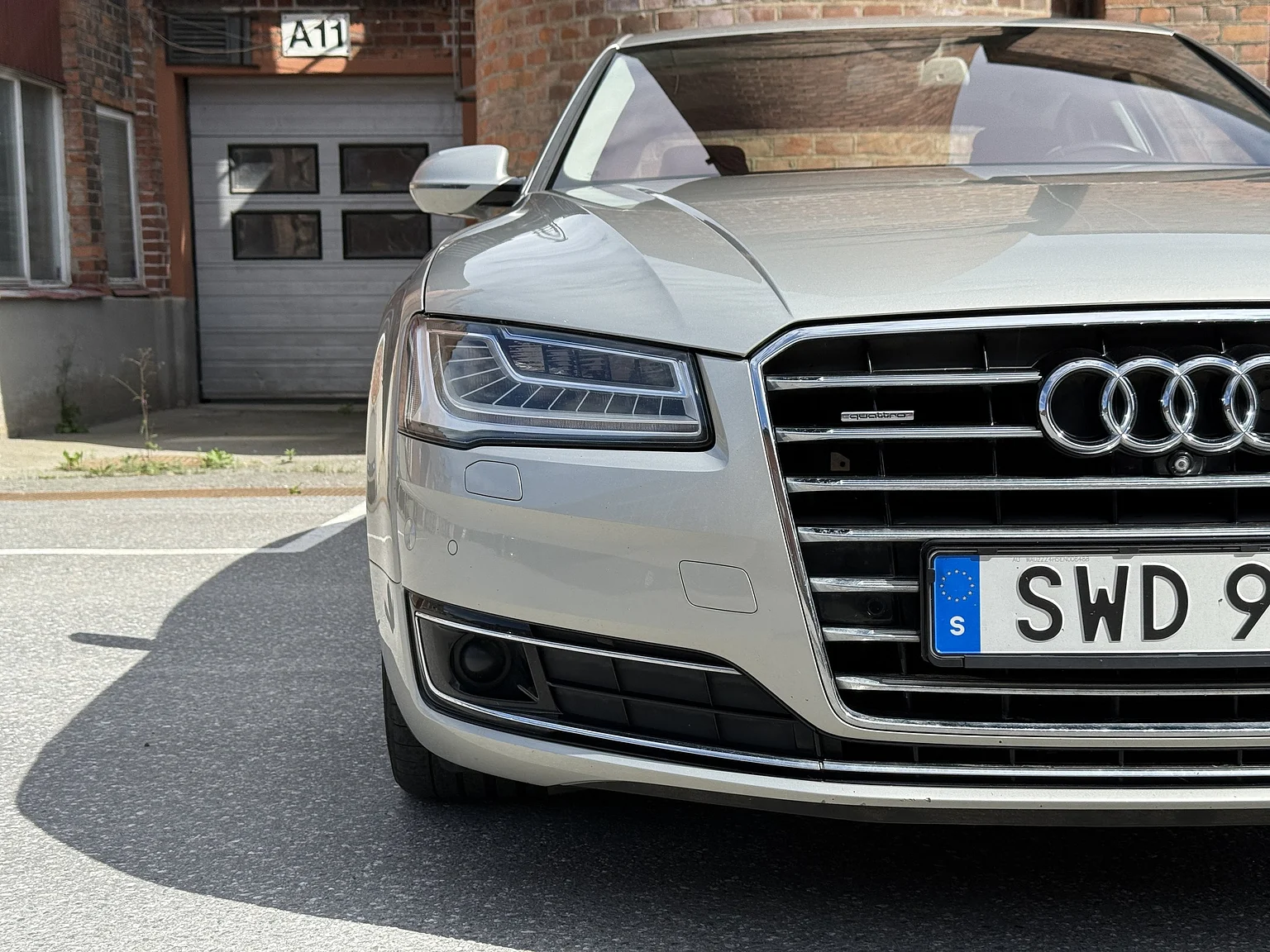 Exterior image of 2014 Audi A8 4.0 TFSI (2)