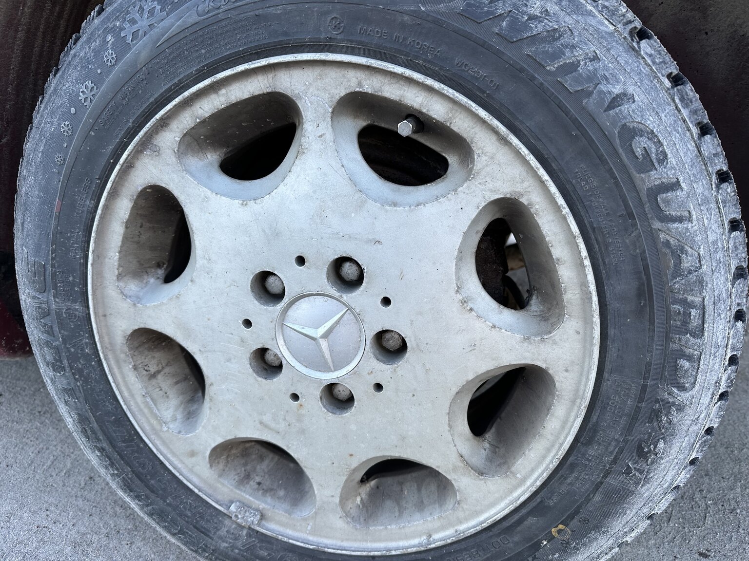 Exteriörbild på 1990 Mercedes-Benz 200 E