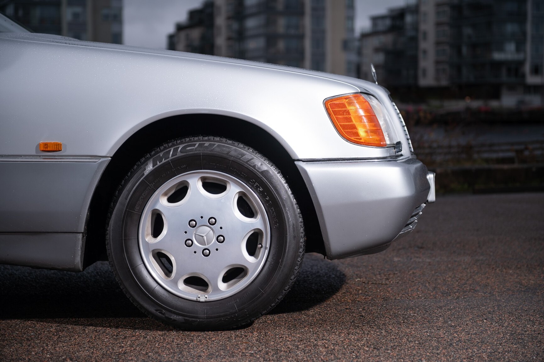 Exterior image of 1992 Mercedes-Benz 500 SE