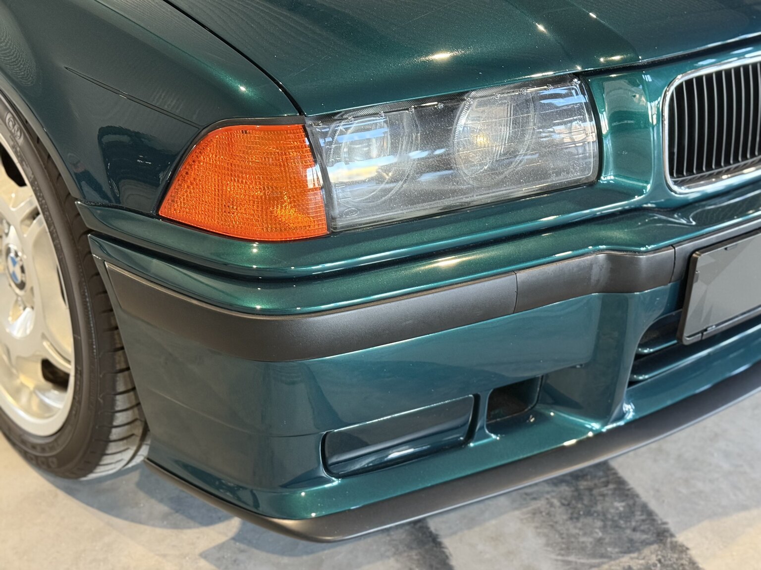 Exteriörbild på 1995 BMW 325i Coupé AVUS Edition "No Reserve Auction"