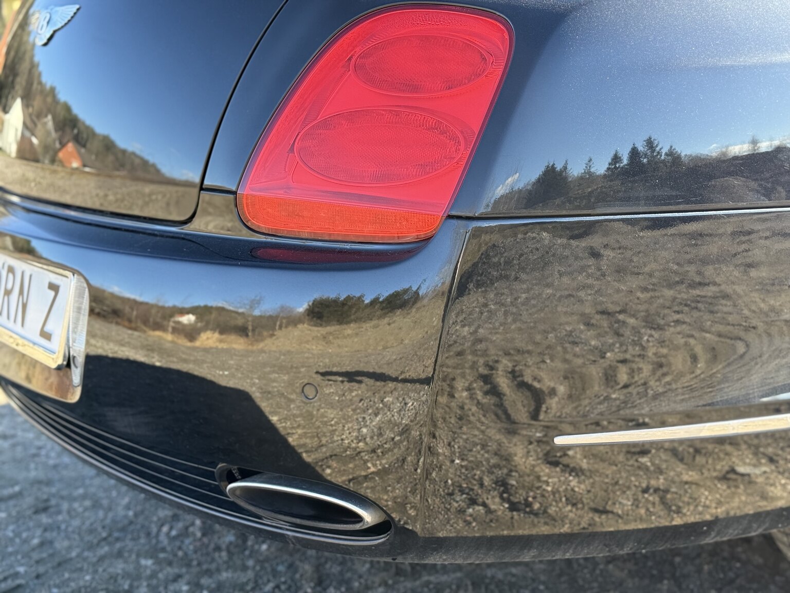 Exteriörbild på 2005 Bentley Flying Spur