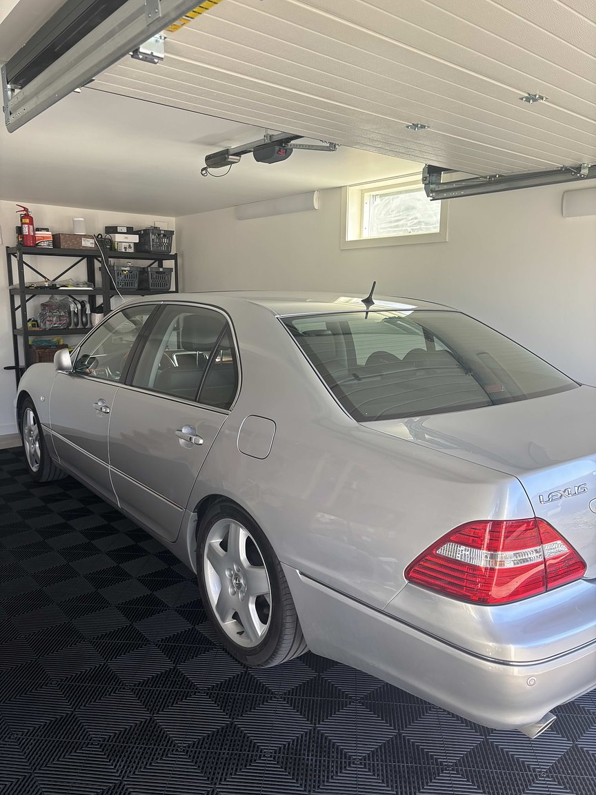 Exteriörbild på 2005 Lexus LS 430 4.3 V8 (2)