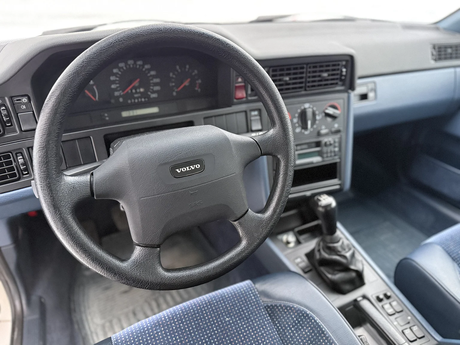 Interior image of 1994 Volvo 850 2.5 SE (8)