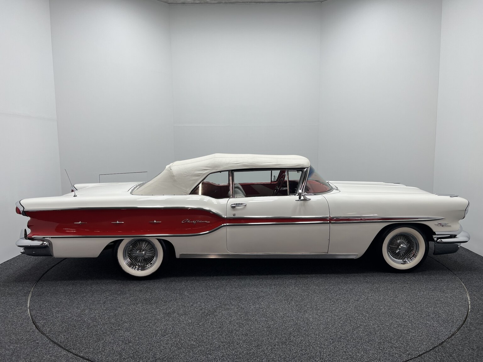 Exterior image of 1958 Pontiac Chieftain