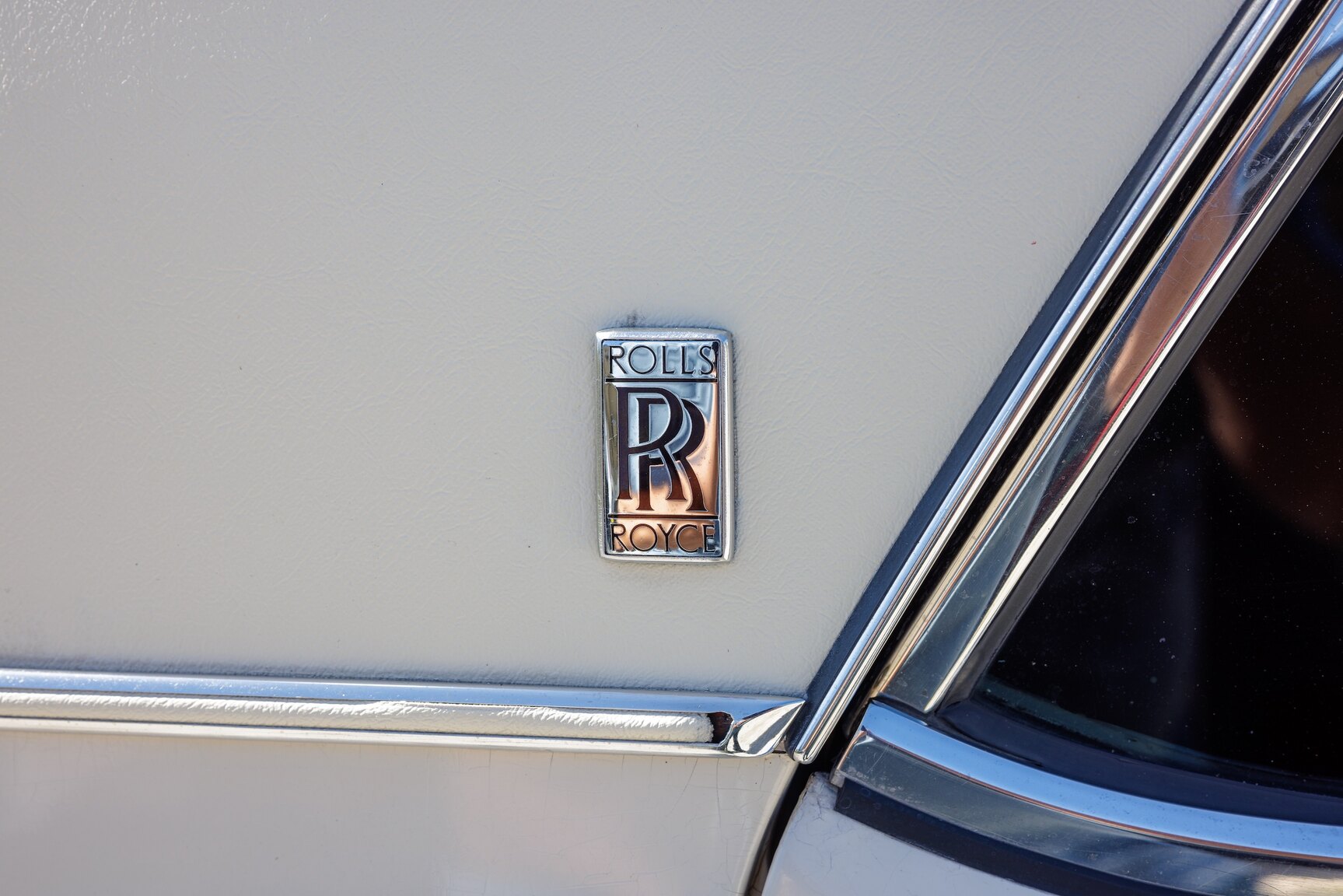 Exterior image of 1991 Rolls Royce Silver Spur LWB