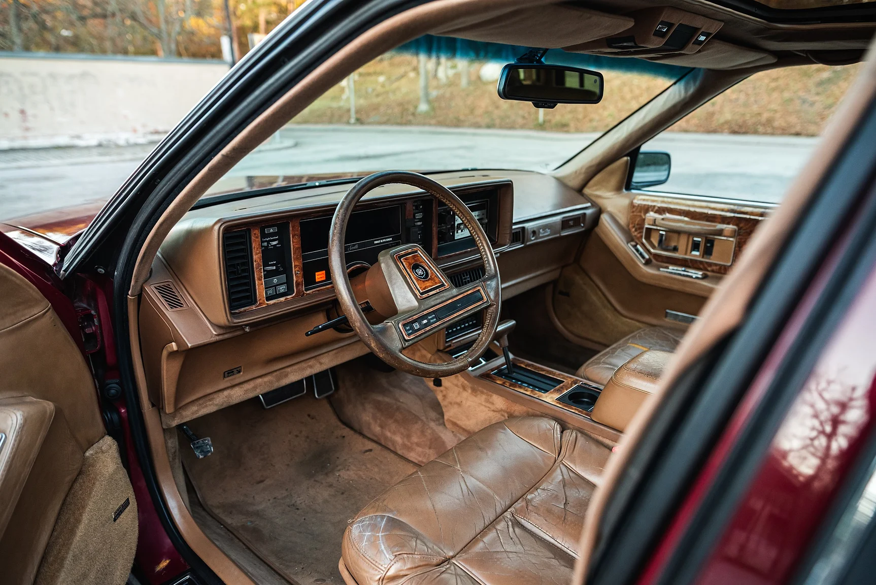 Interior image of 1989 Cadillac Seville (2)