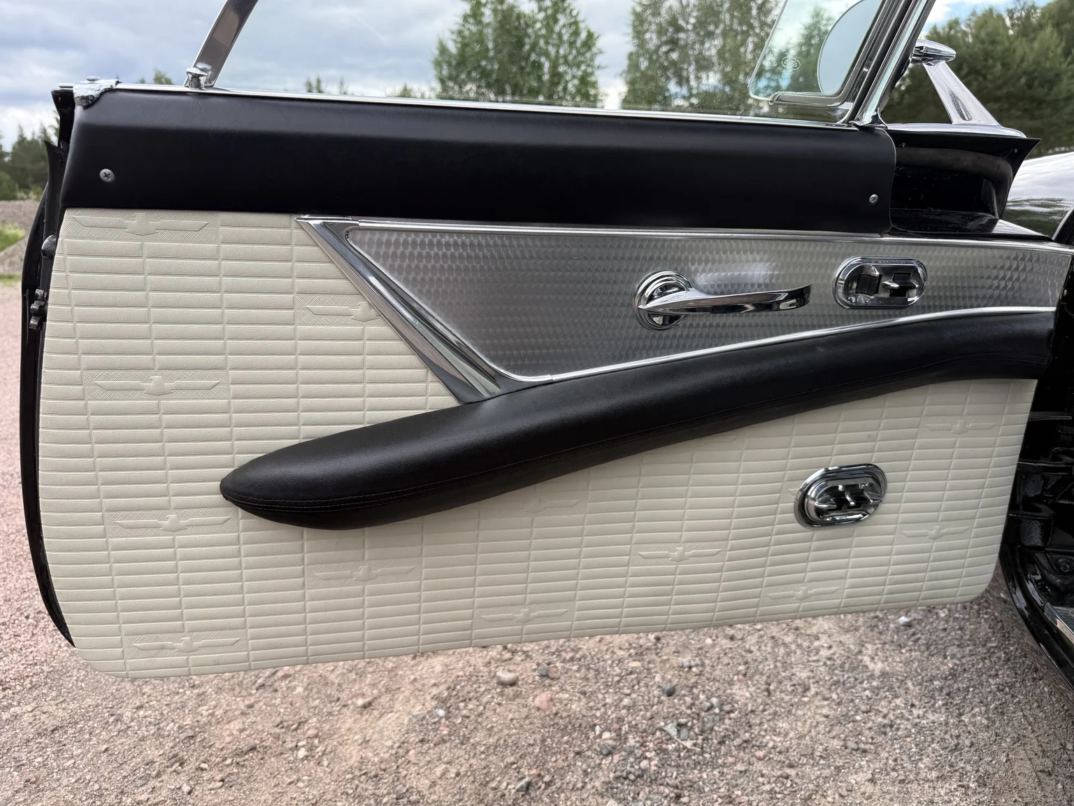 Innenraumfoto von 1957 Ford Thunderbird (4)