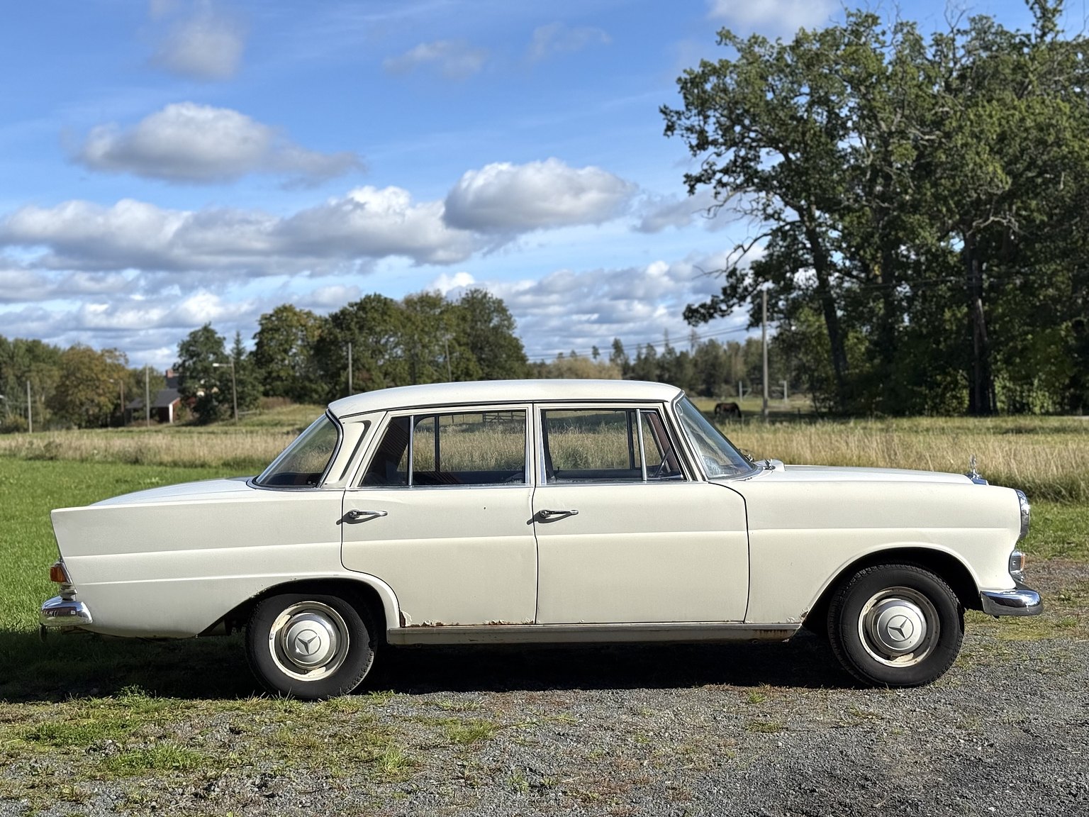 Exteriörbild på 1967 Mercedes-Benz 200
